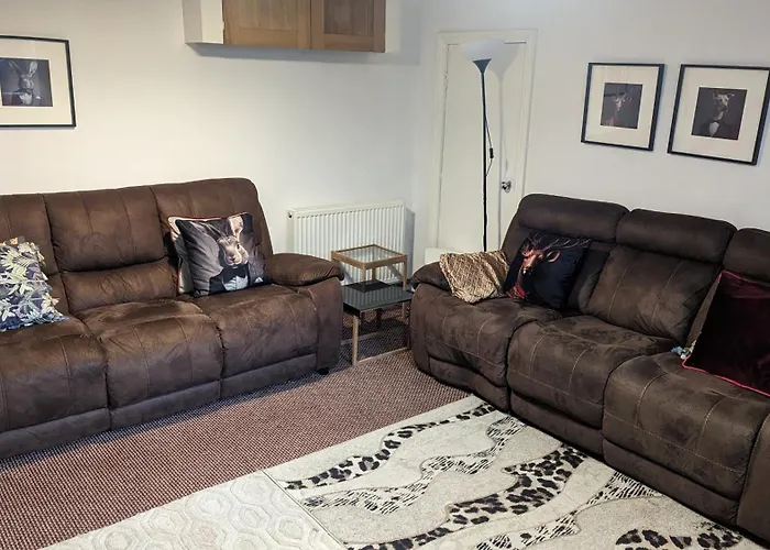 Spacious Home, By Headingley Stadium, Lgi, Arena, And The Of