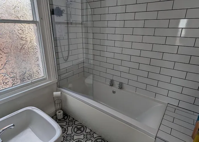 Spacious Home, By Headingley Stadium, Lgi, Arena, And The Of * Лидс