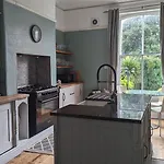 Holiday home Spacious Home, By Headingley Stadium, Lgi, Arena, And The Of Leeds (West Yorkshire)