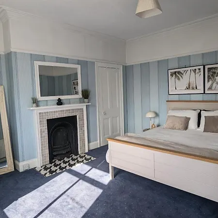 Spacious Home, By Headingley Stadium, Lgi, Arena, And The Of *