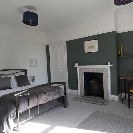 بيت للعطل Spacious Home, By Headingley Stadium, Lgi, Arena, And The Of