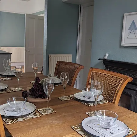 Spacious Home, By Headingley Stadium, Lgi, Arena, And The Of ليدز