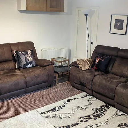 Spacious Home, By Headingley Stadium, Lgi, Arena, And The Of