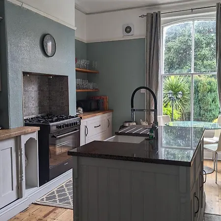 بيت للعطل Spacious Home, By Headingley Stadium, Lgi, Arena, And The Of ليدز