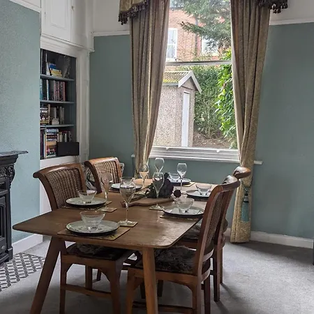 Spacious Home, By Headingley Stadium, Lgi, Arena, And The Of * ليدز