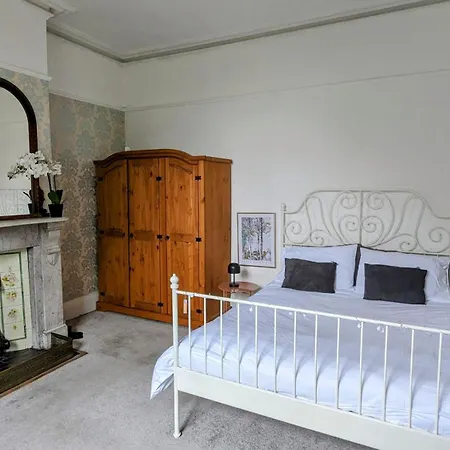 بيت للعطل Spacious Home, By Headingley Stadium, Lgi, Arena, And The Of