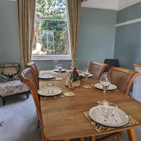 Spacious Home, By Headingley Stadium, Lgi, Arena, And The Of *