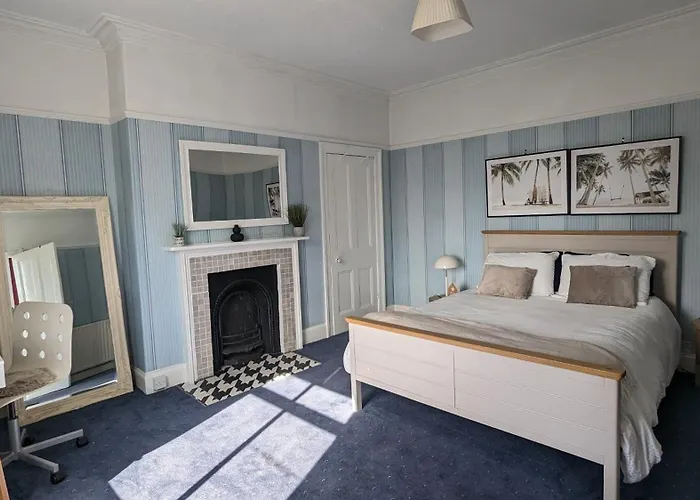 Spacious Home, By Headingley Stadium, Lgi, Arena, And The Of *