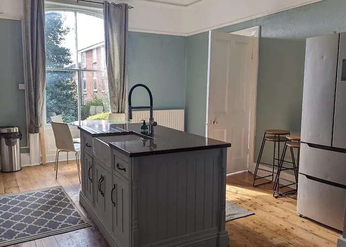 Spacious Home, By Headingley Stadium, Lgi, Arena, And The Of Holiday home *