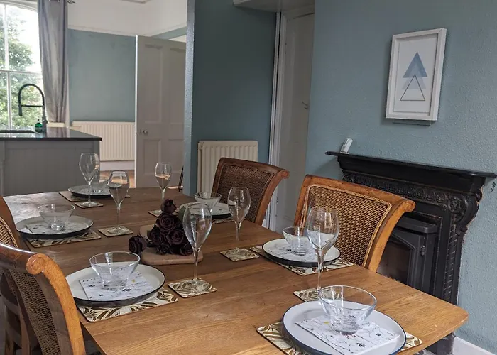 Spacious Home, By Headingley Stadium, Lgi, Arena, And The Of Leeds (West Yorkshire)