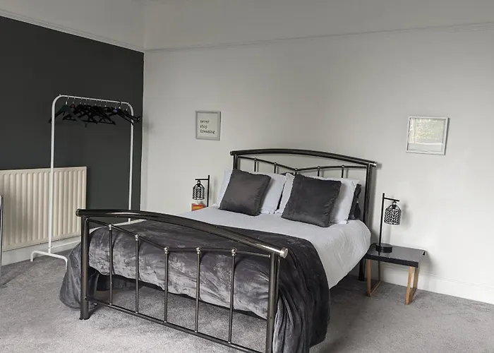 Spacious Home, By Headingley Stadium, Lgi, Arena, And The Of Holiday home