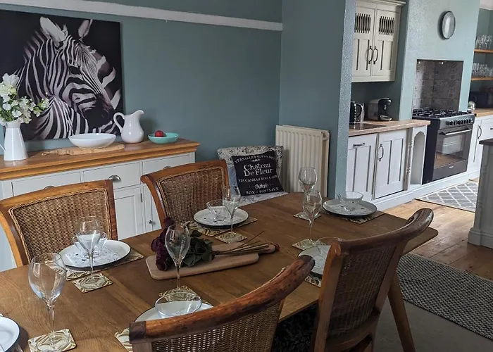 Spacious Home, By Headingley Stadium, Lgi, Arena, And The Of Holiday home *