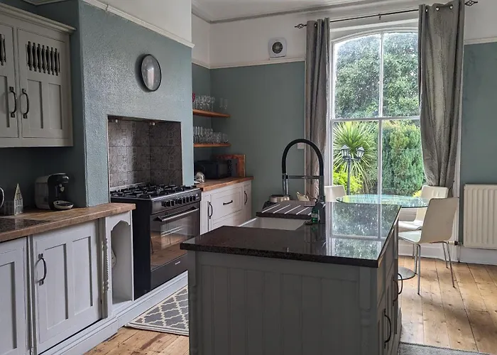 Holiday home Spacious Home, By Headingley Stadium, Lgi, Arena, And The Of Leeds (West Yorkshire)