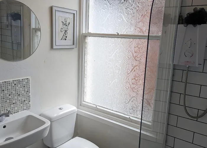 Spacious Home, By Headingley Stadium, Lgi, Arena, And The Of *