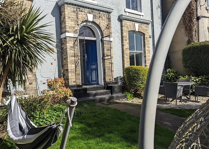 Spacious Home, By Headingley Stadium, Lgi, Arena, And The Of Leeds (West Yorkshire)