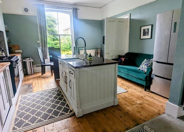 Holiday home Spacious Home, By Headingley Stadium, Lgi, Arena, And The Of *