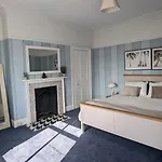 Spacious Home, By Headingley Stadium, Lgi, Arena, And The Of *