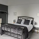 Spacious Home, By Headingley Stadium, Lgi, Arena, And The Of Сasa de vacaciones