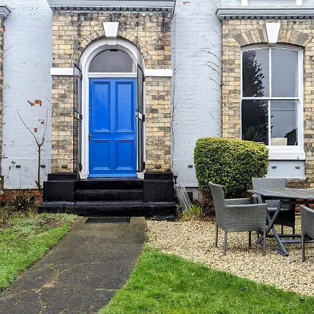 Spacious Home, By Headingley Stadium, Lgi, Leeds Arena, And The Of Leeds Holiday home