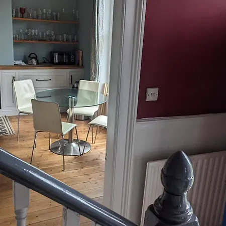 Holiday home Spacious Home, By Headingley Stadium, Lgi, Leeds Arena, And The Of Leeds