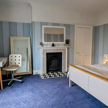Spacious Home, By Headingley Stadium, Lgi, Arena, And The Of Сasa de vacaciones