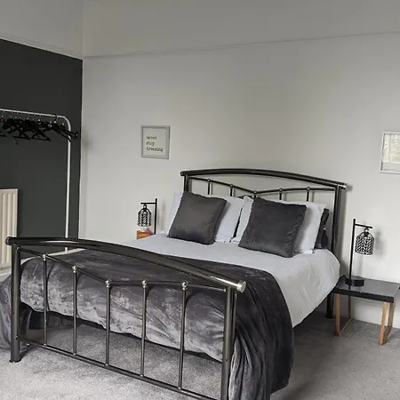 Spacious Home, By Headingley Stadium, Lgi, Leeds Arena, And The Of Leeds Holiday home