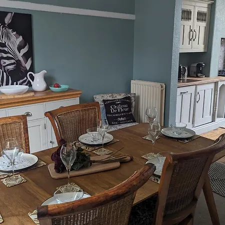 Spacious Home, By Headingley Stadium, Lgi, Leeds Arena, And The Of Leeds Holiday home *