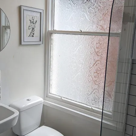 Spacious Home, By Headingley Stadium, Lgi, Leeds Arena, And The Of Leeds *