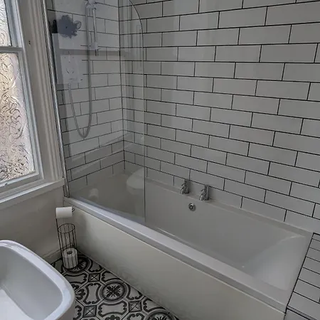 Spacious Home, By Headingley Stadium, Lgi, Arena, And The Of * Leeds (West Yorkshire)