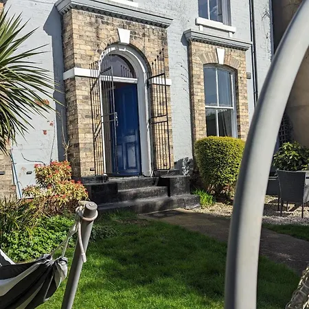 Spacious Home, By Headingley Stadium, Lgi, Arena, And The Of Leeds (West Yorkshire)