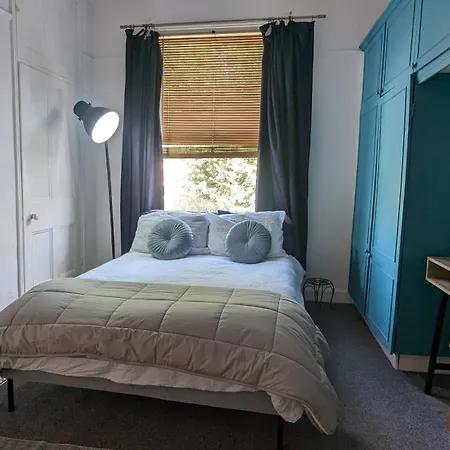 Spacious Home, By Headingley Stadium, Lgi, Leeds Arena, And The Of Leeds Holiday home