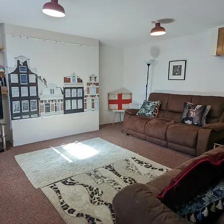 Spacious Home, By Headingley Stadium, Lgi, Leeds Arena, And The Of Leeds Holiday home *